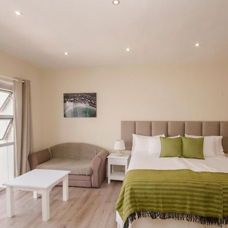 Small Bay Guest House Bloubergstrand Eksteriør billede