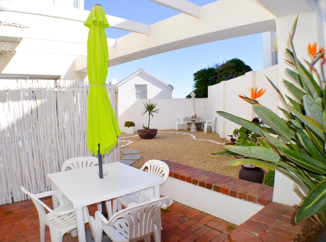 Small Bay Guest House Bloubergstrand Eksteriør billede